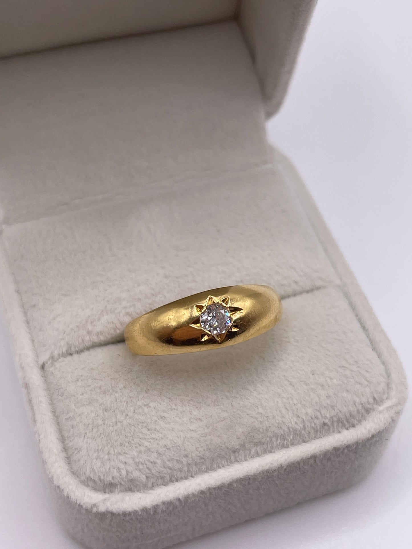 18ct gold diamond gypsy ring