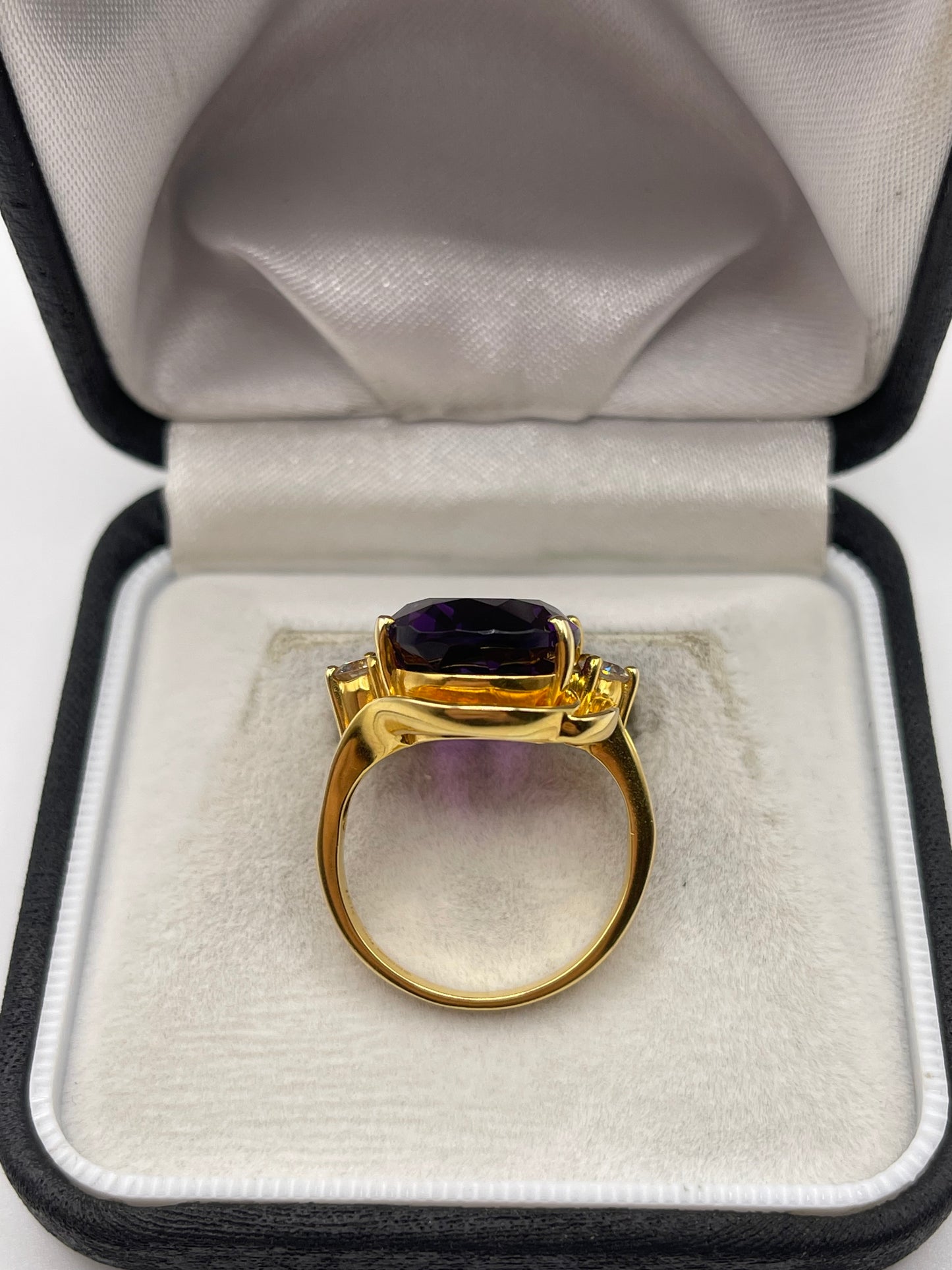 18ct gold amethyst and diamond ring