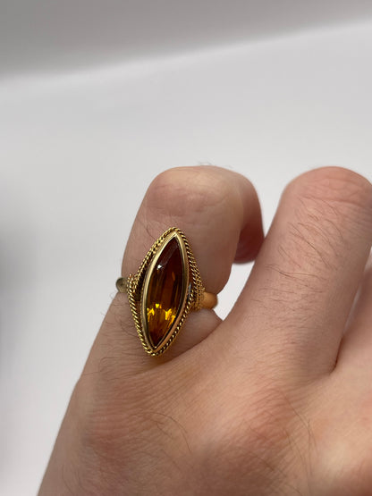 18ct gold synthetic spinel ring