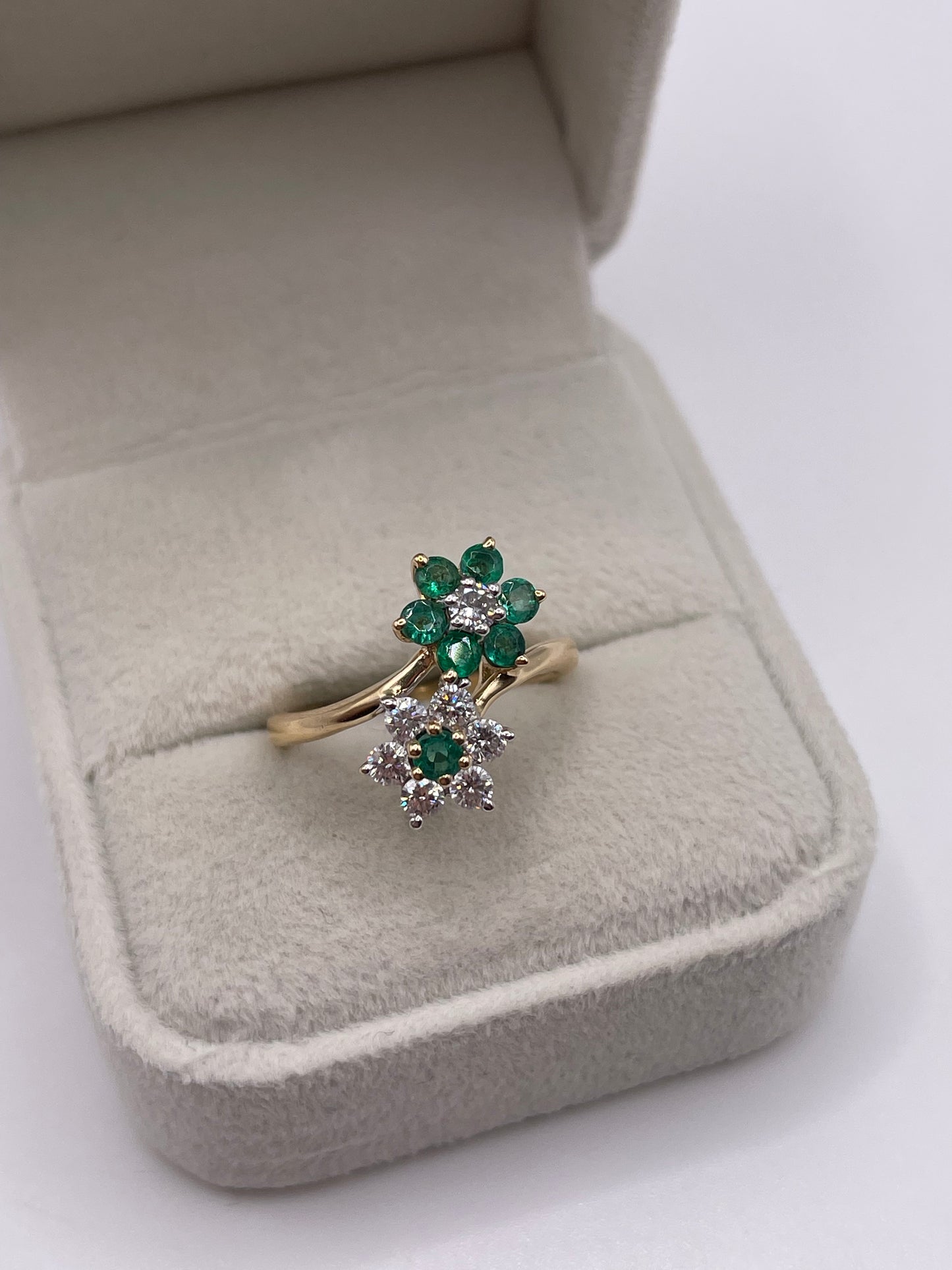 14ct gold emerald and diamond ring