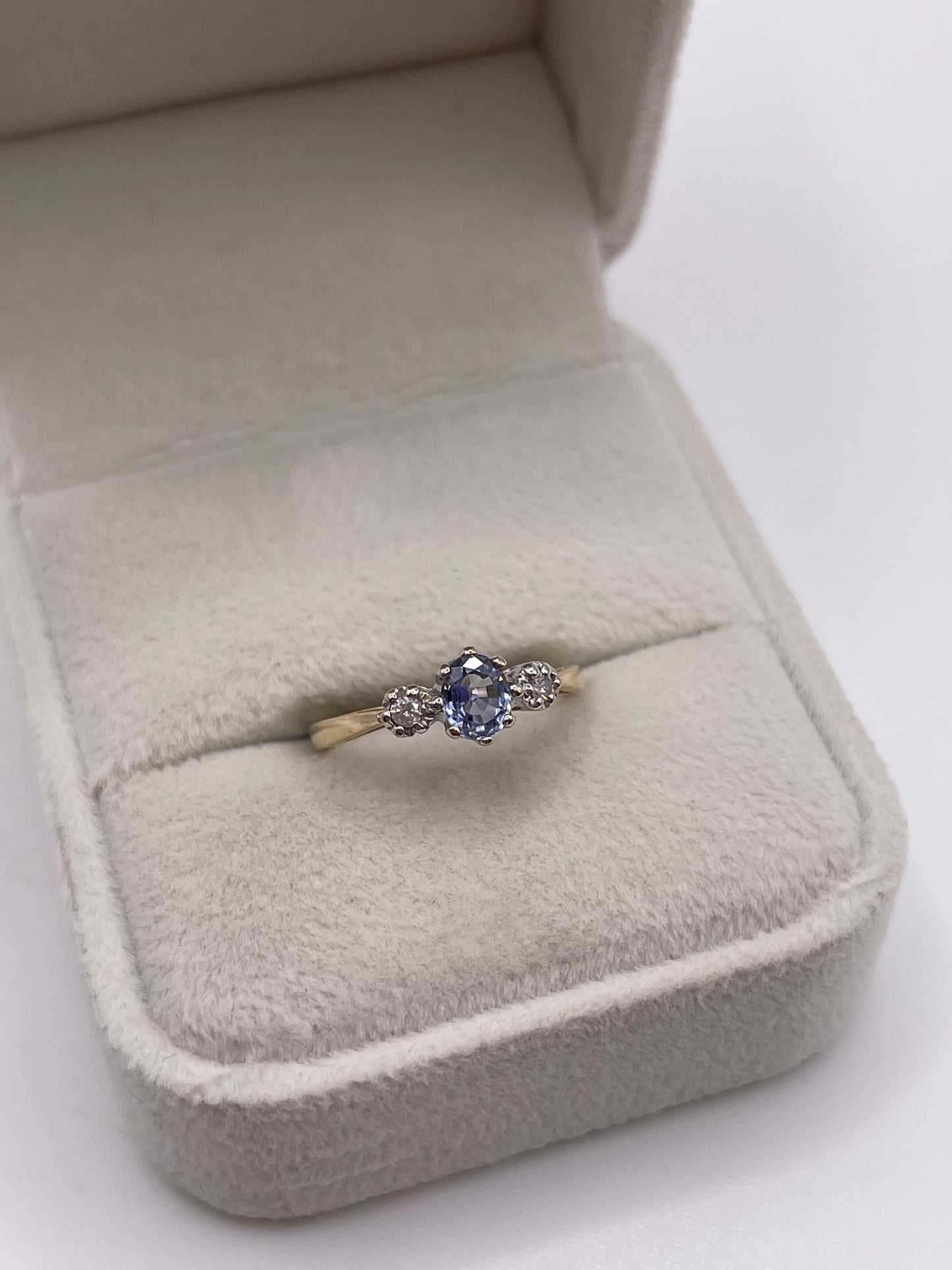 9ct gold sapphire and diamond ring