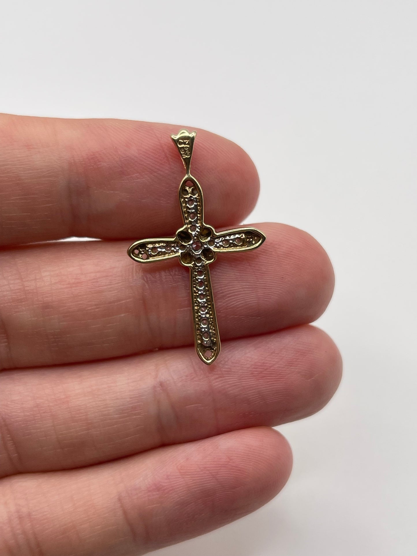 9ct gold cz cross pendant