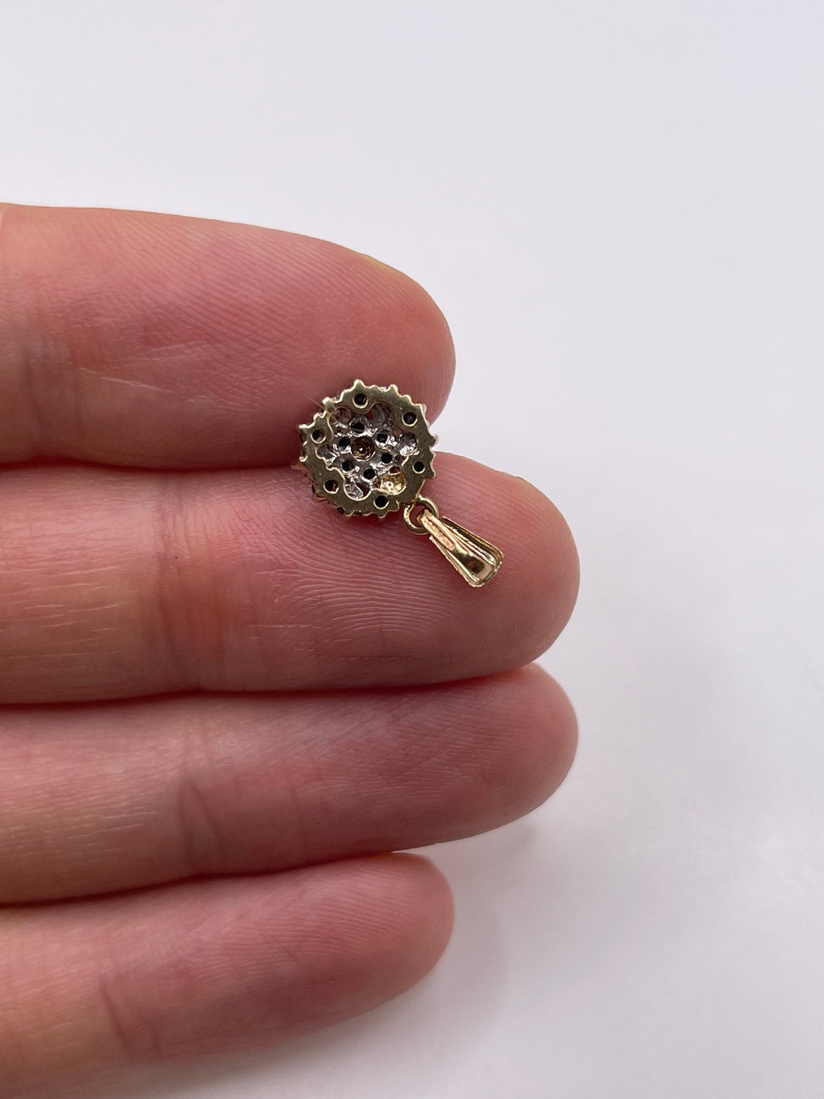 9ct gold sapphire and diamond pendant
