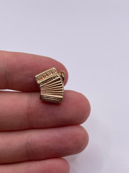 9ct gold accordion charm