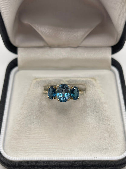 9ct gold blue topaz ring