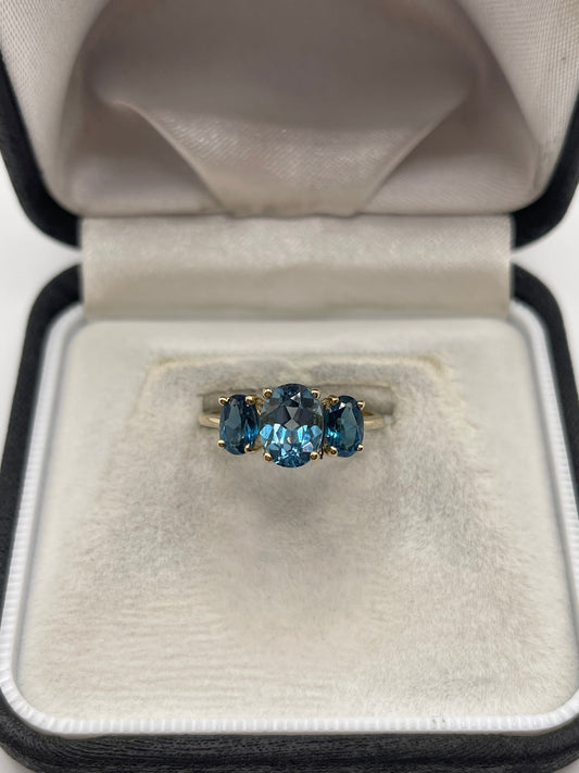 9ct gold blue topaz ring