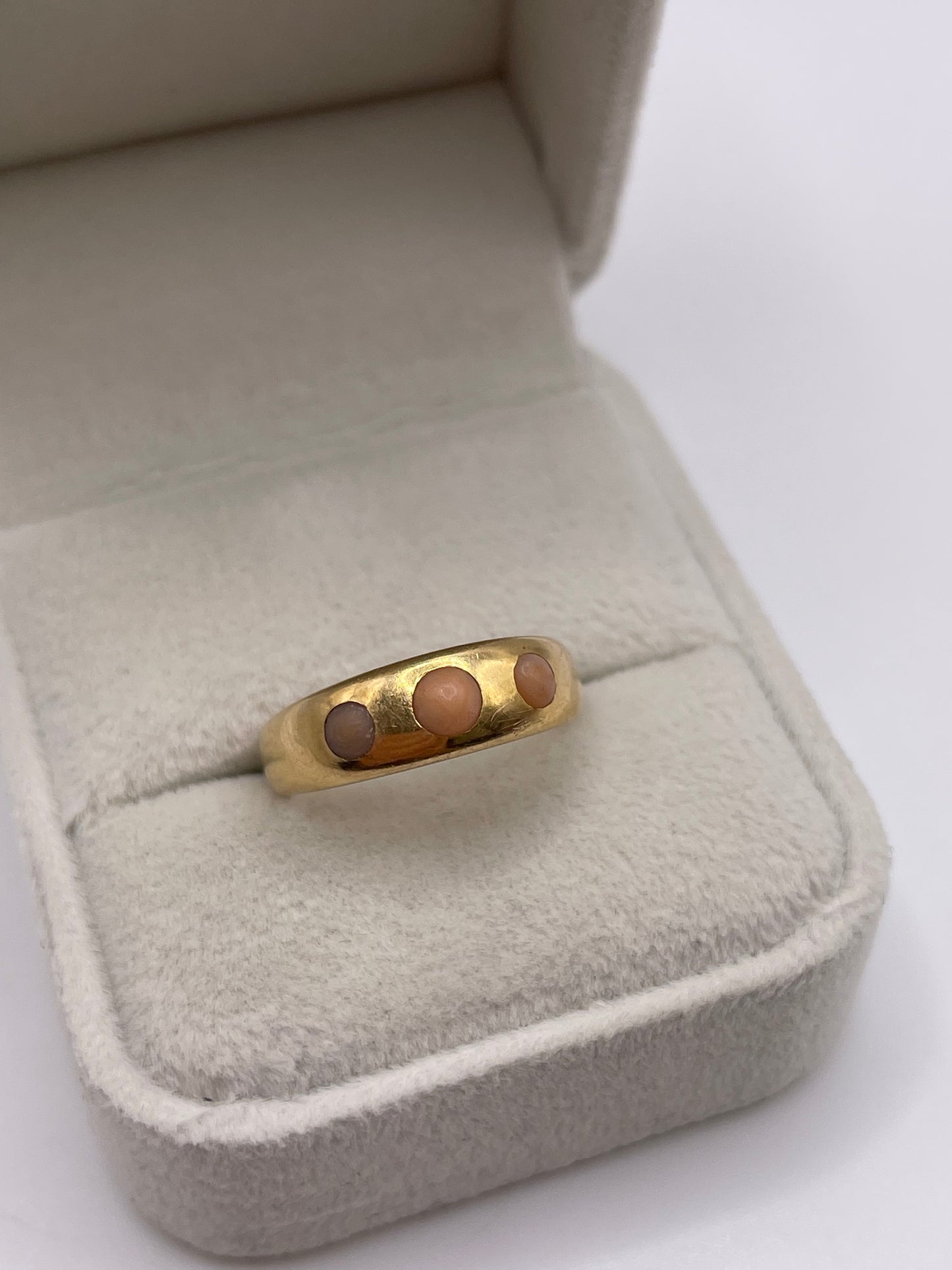 Antique 18ct gold coral gypsy ring