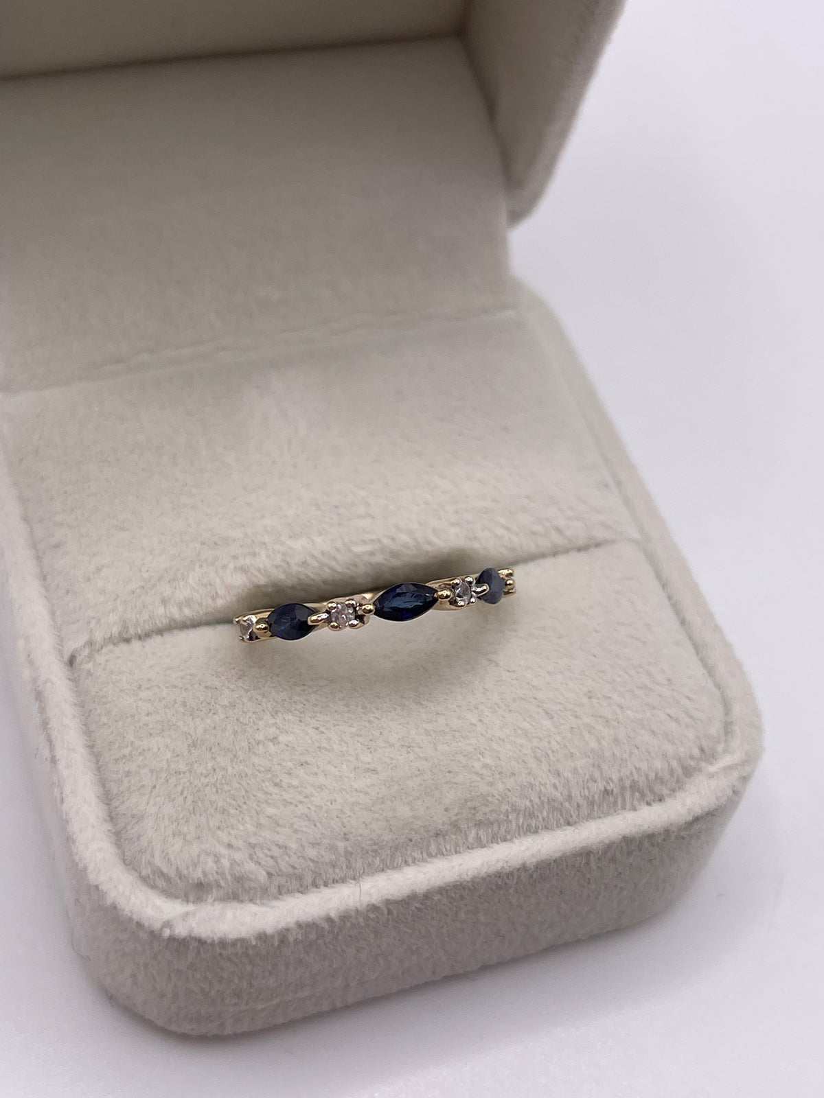 9ct gold sapphire and diamond ring