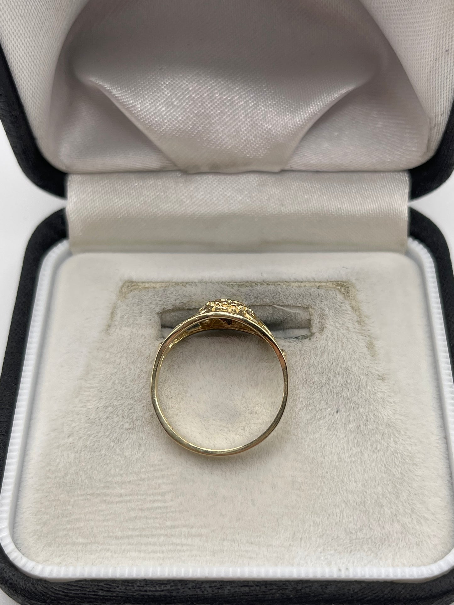 9ct gold garnet ring