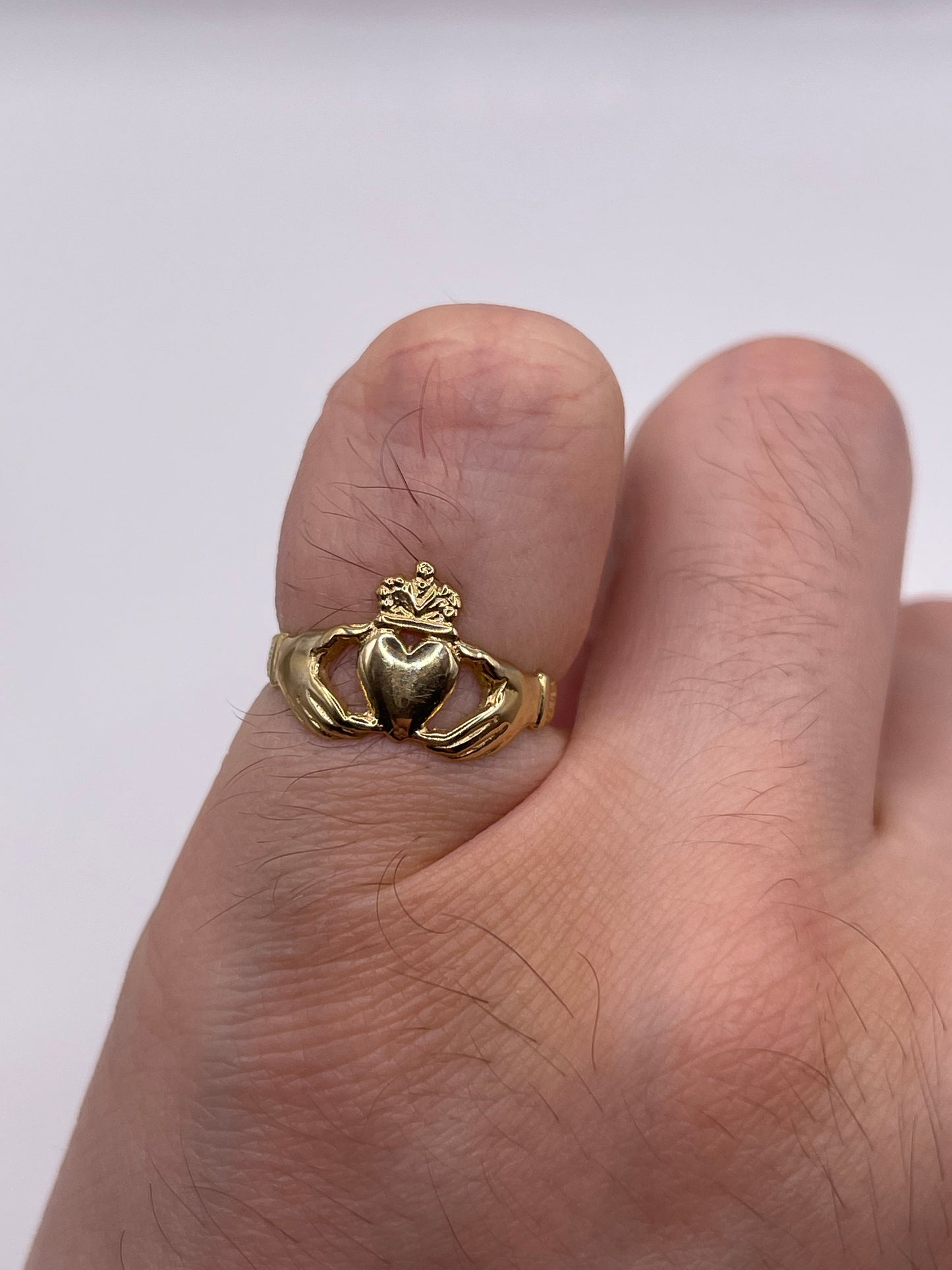 9ct gold claddagh ring