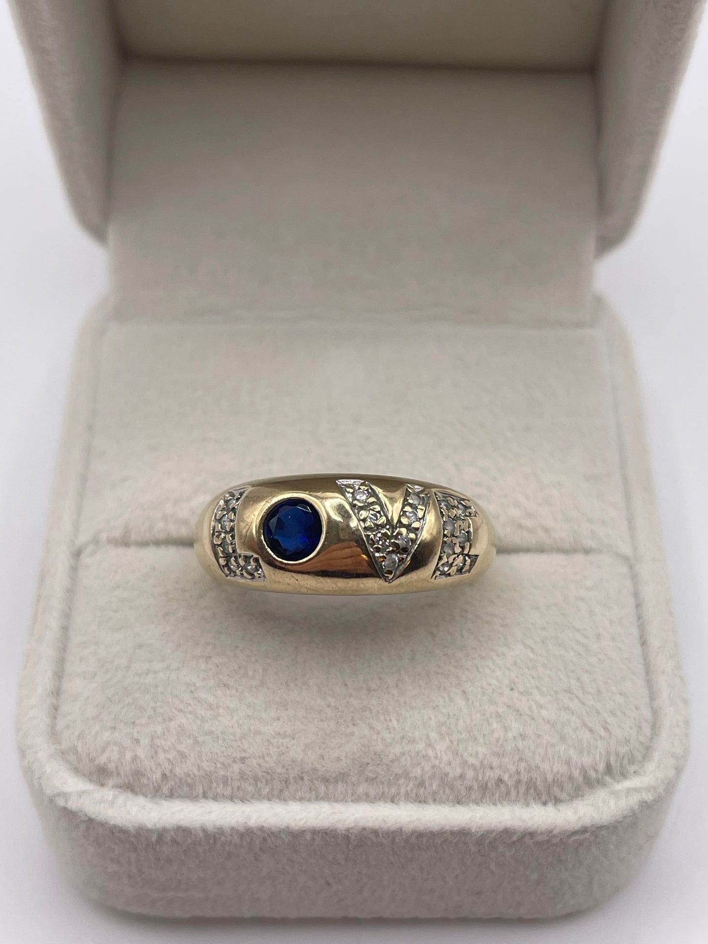 9ct gold kyanite and diamond love ring