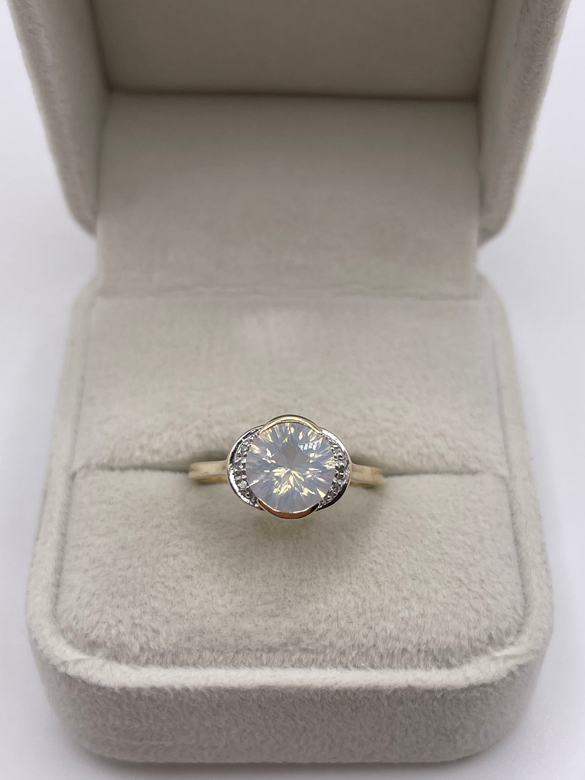 9ct gold quartz and diamond ring
