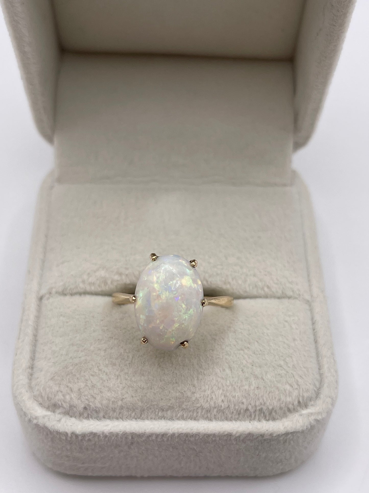 9ct gold opal ring