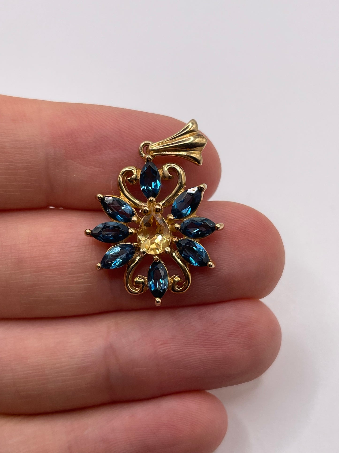 9ct gold citrine and topaz pendant