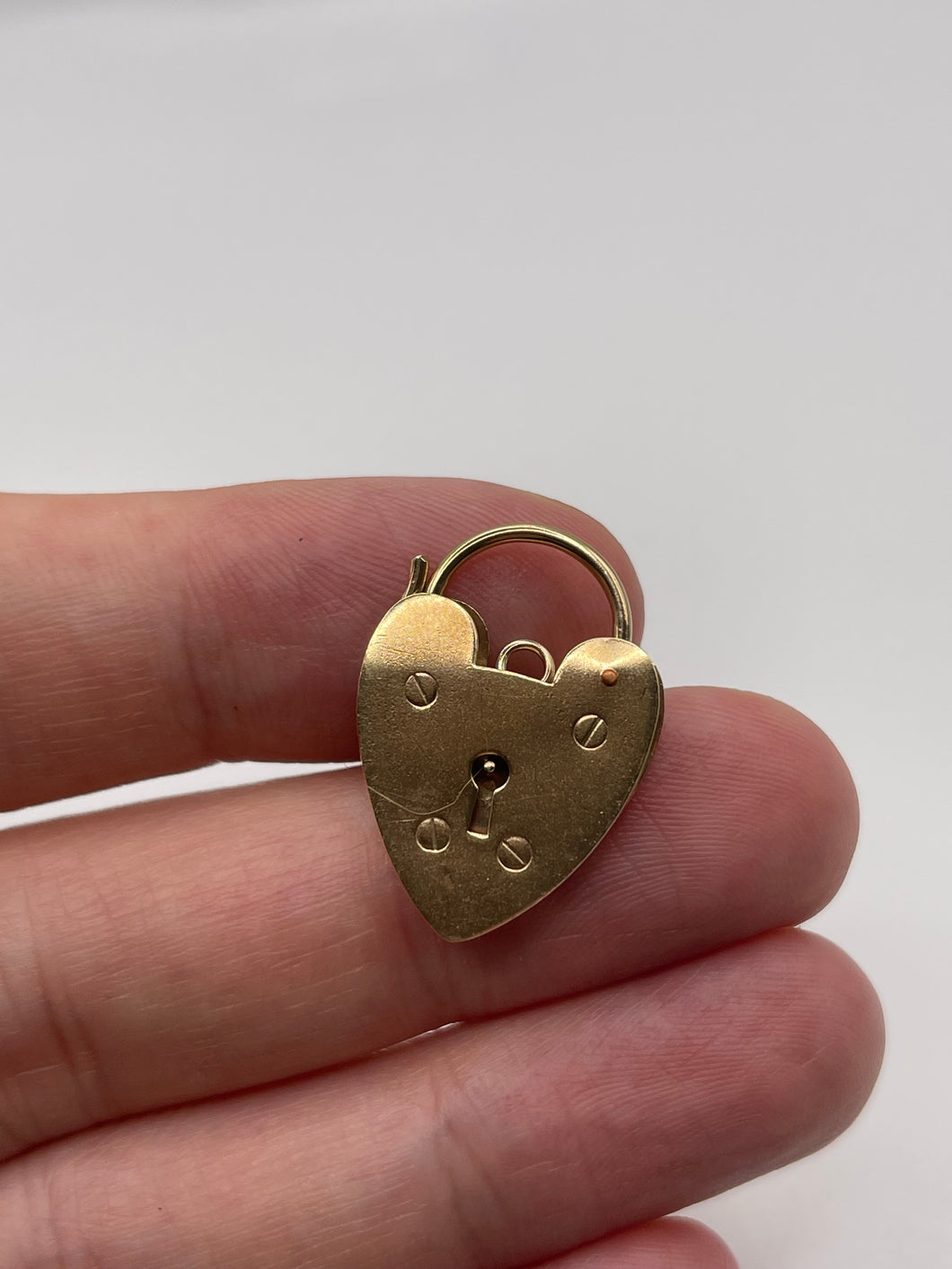 9ct gold padlock 60