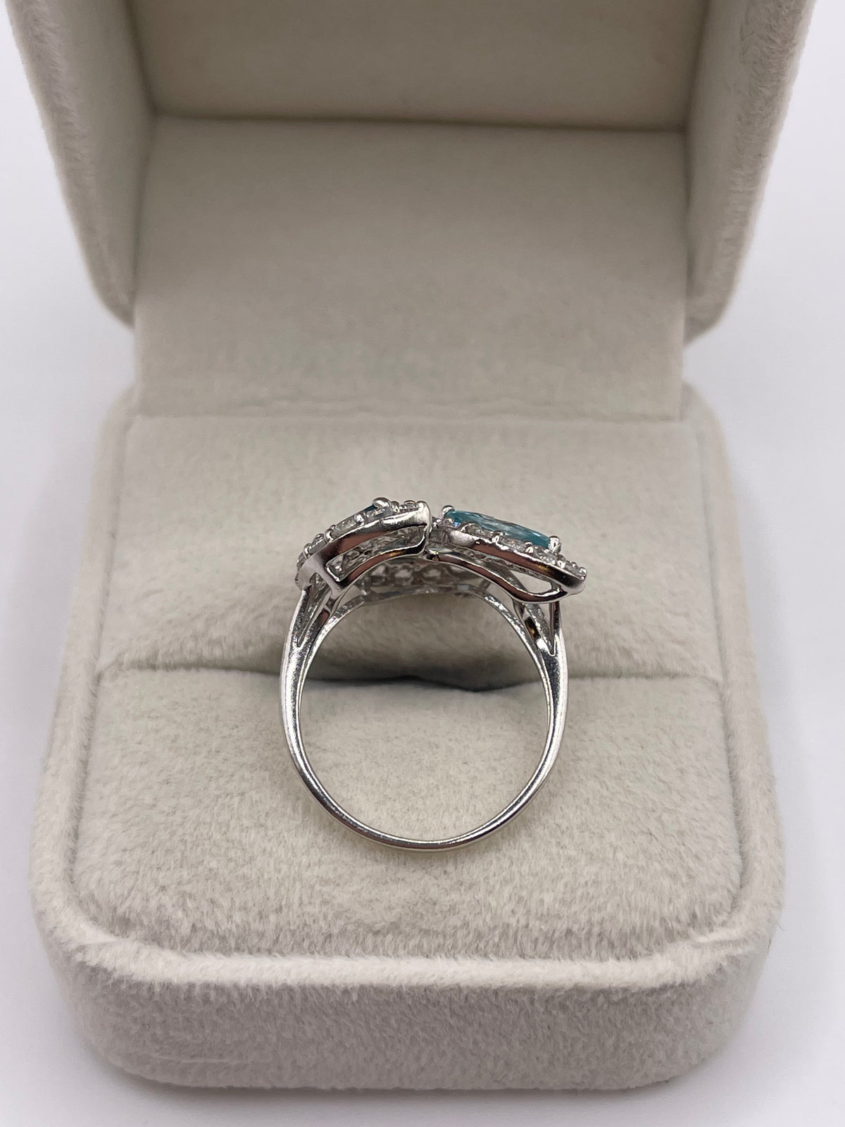 9ct white gold blue and white zircon ring