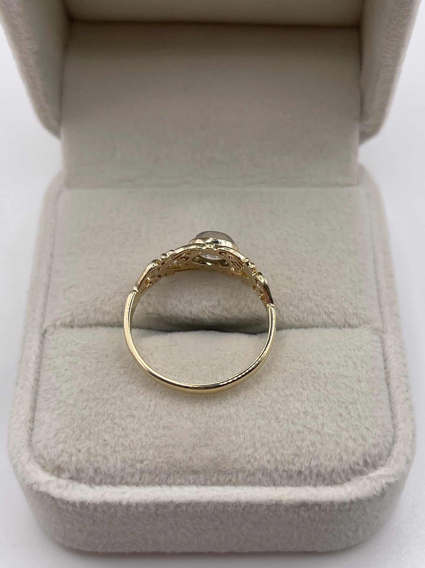 9ct gold moonstone ring