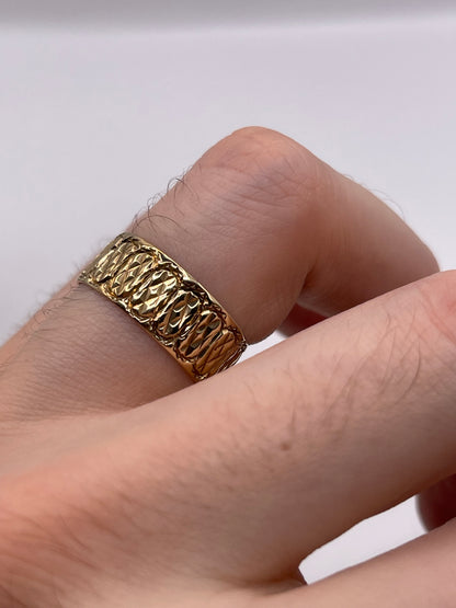 9ct gold patterned band