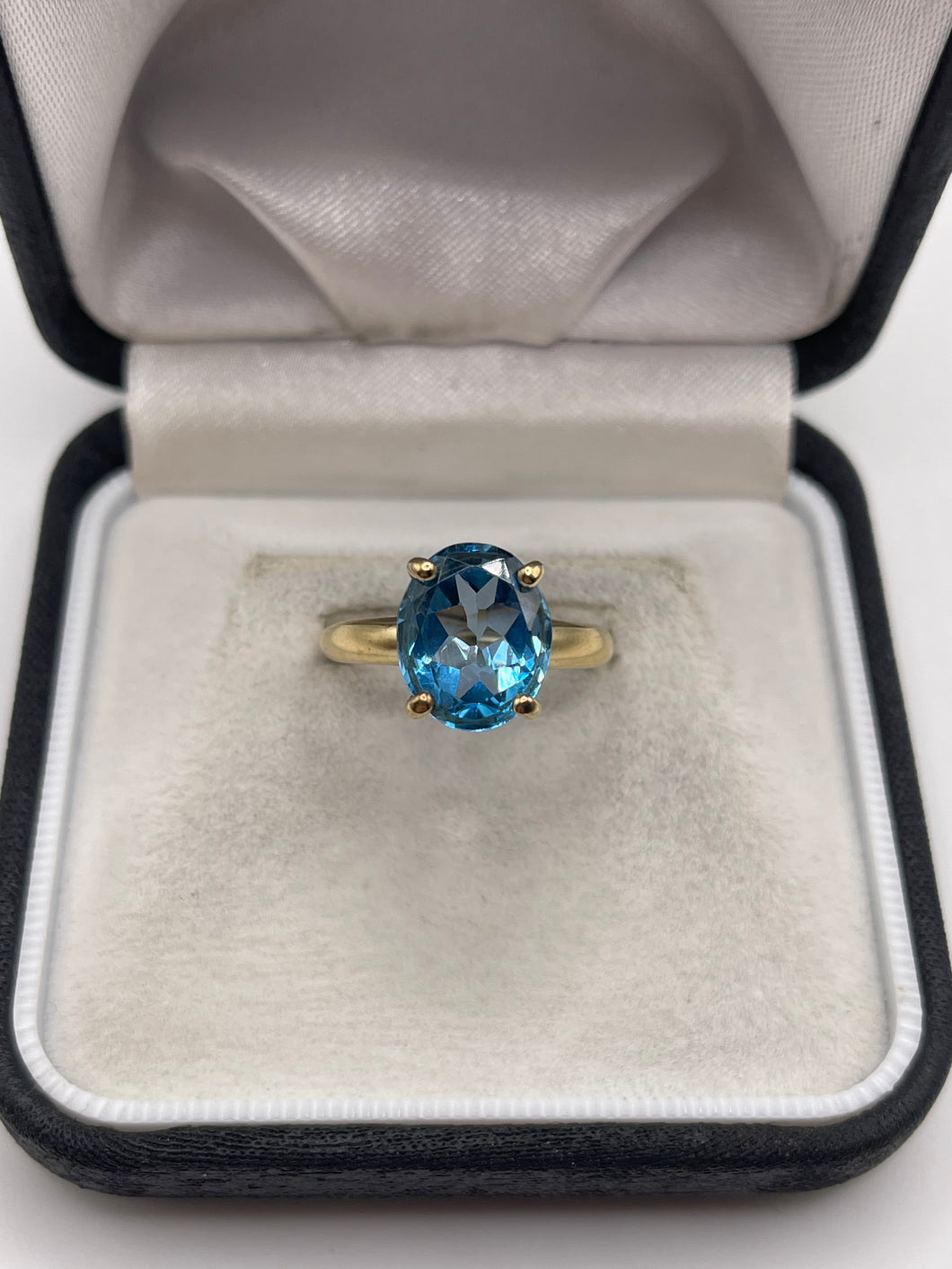 9ct gold blue topaz ring