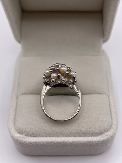 Heavy 9ct white gold pearl ring