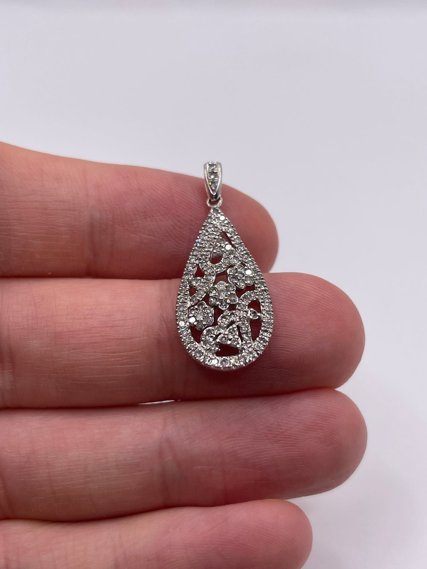 9ct white gold diamond cluster pendant