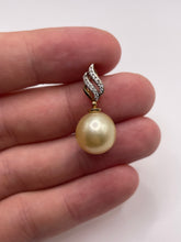 Load image into Gallery viewer, 9ct gold pearl and zircon pendant
