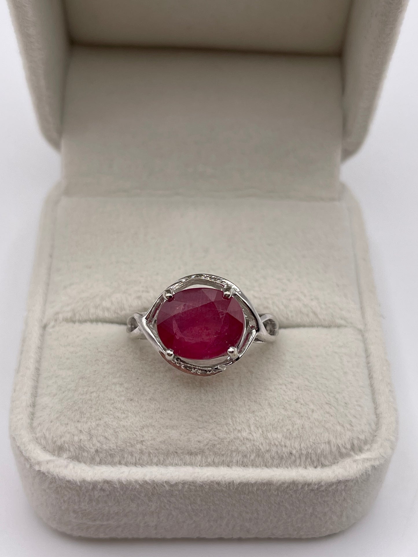 9ct white gold ruby and diamond ring
