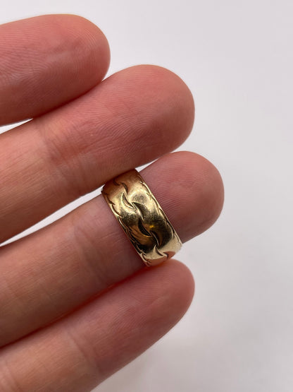 9ct gold patterned band