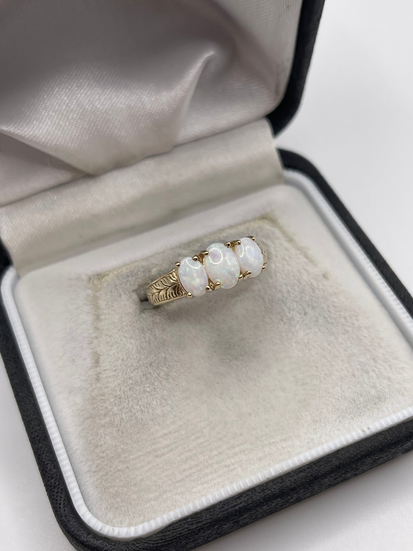 9ct gold opal ring