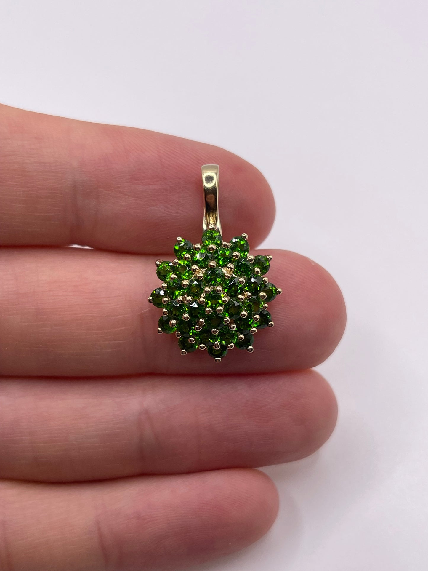 9ct gold diopside cluster pendant