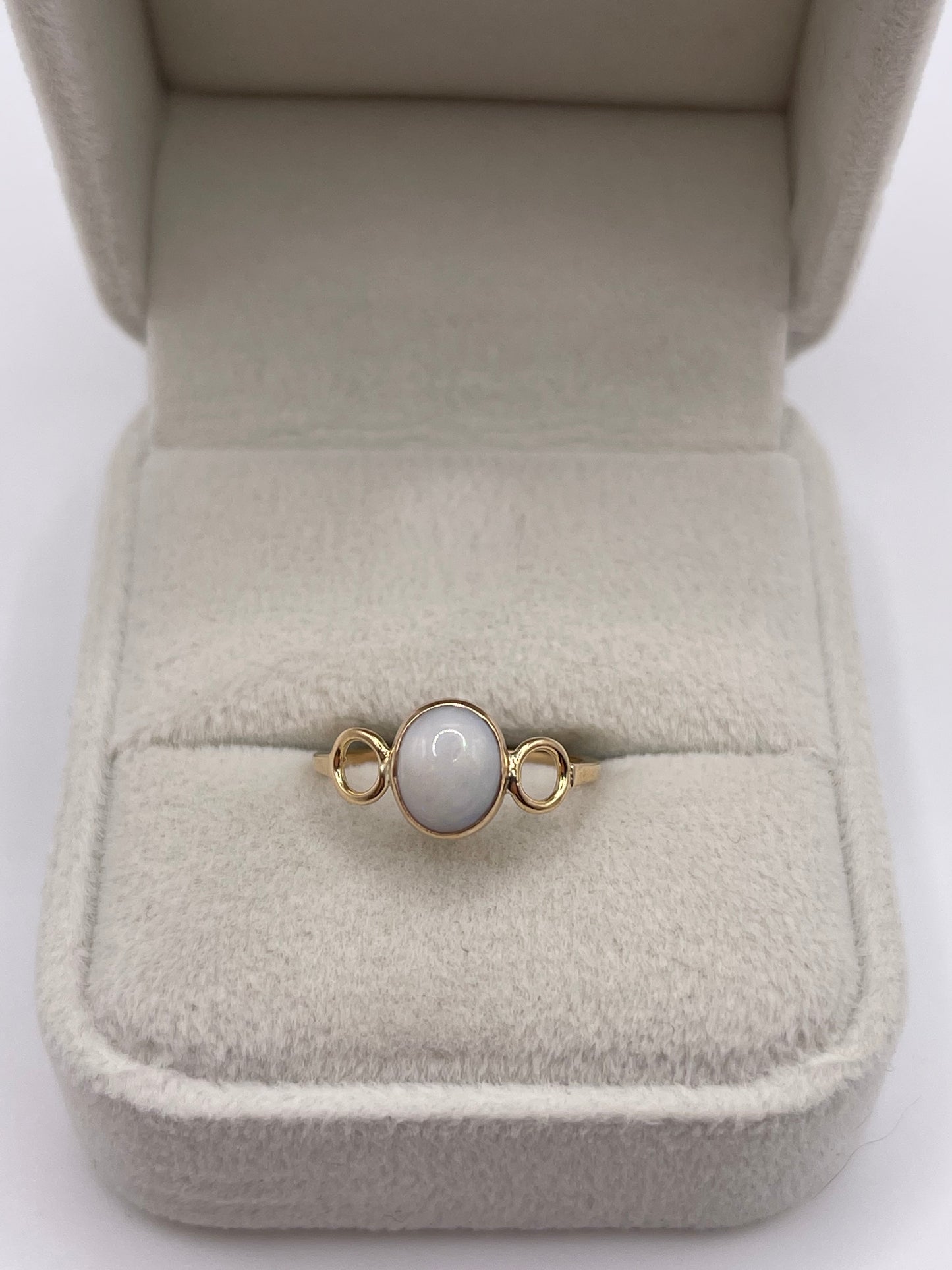 9ct gold opal ring