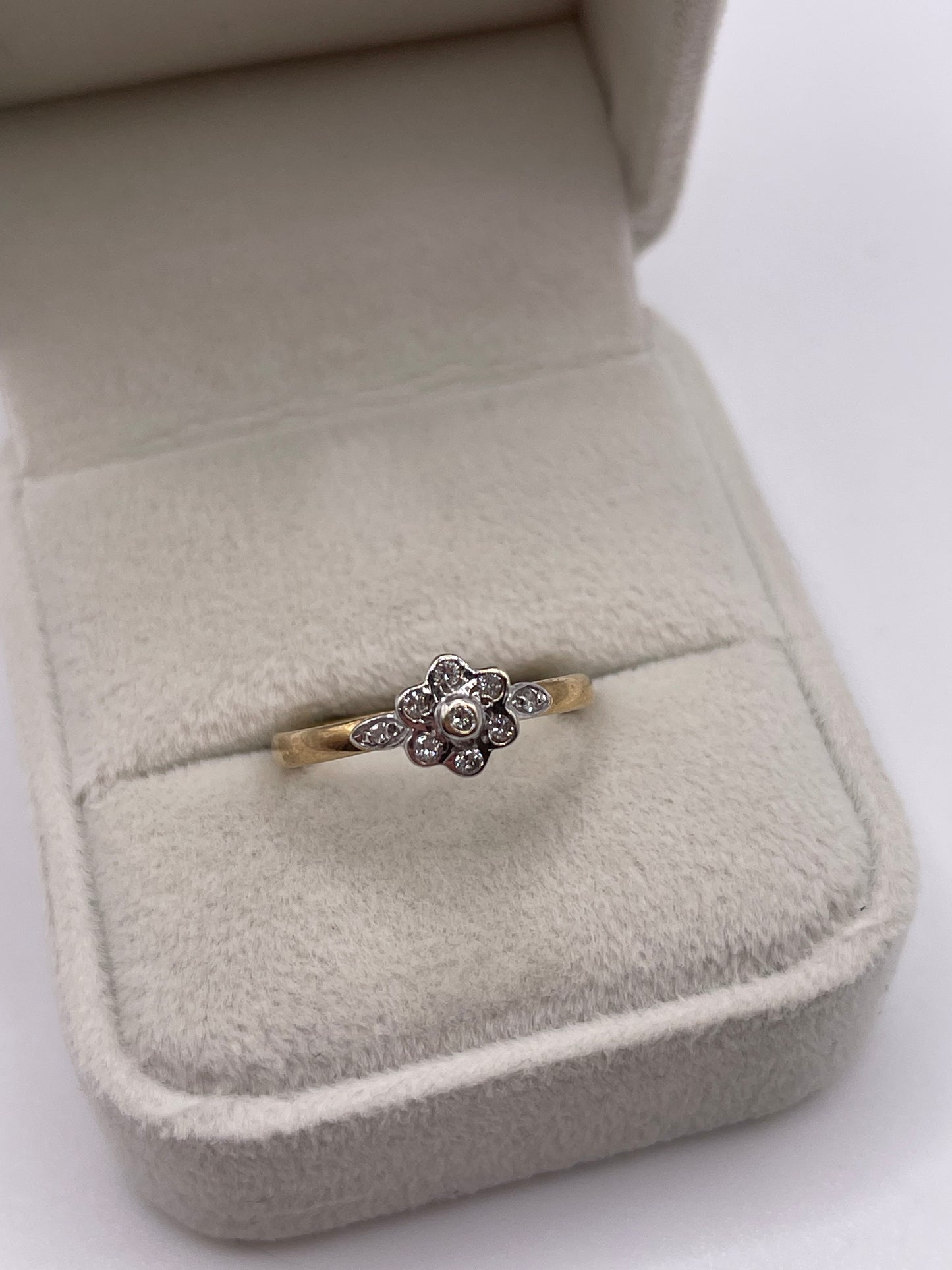 9ct gold diamond cluster ring