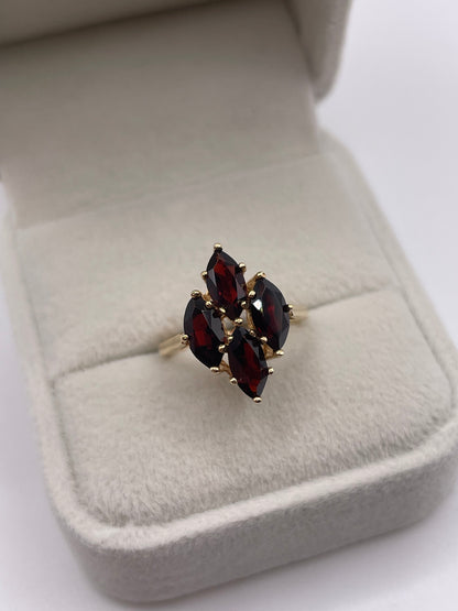 9ct gold garnet cluster ring