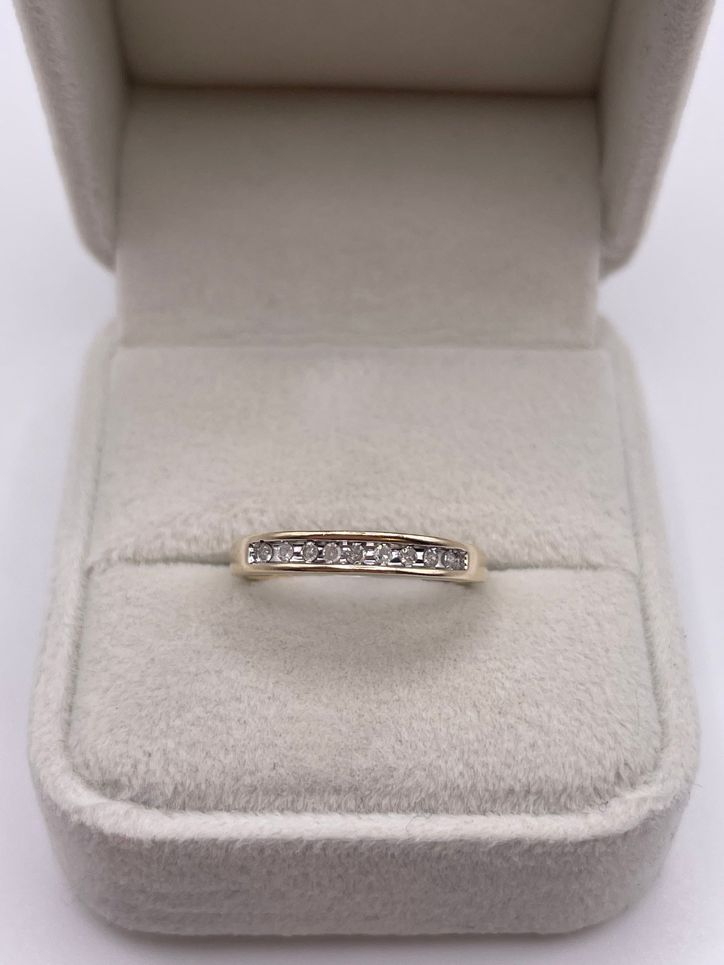 9ct gold diamond ring