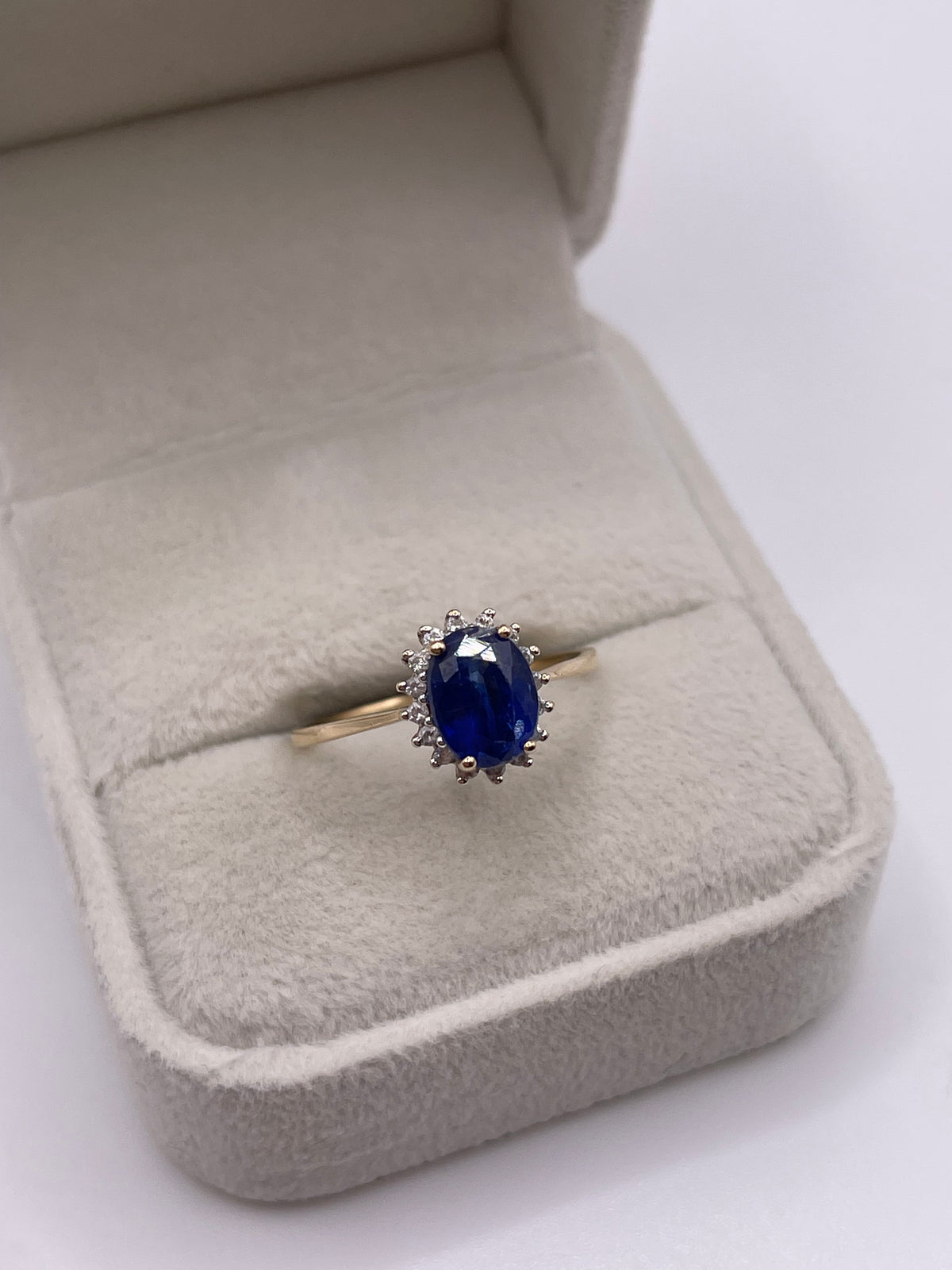 9ct gold kyanite and zircon ring