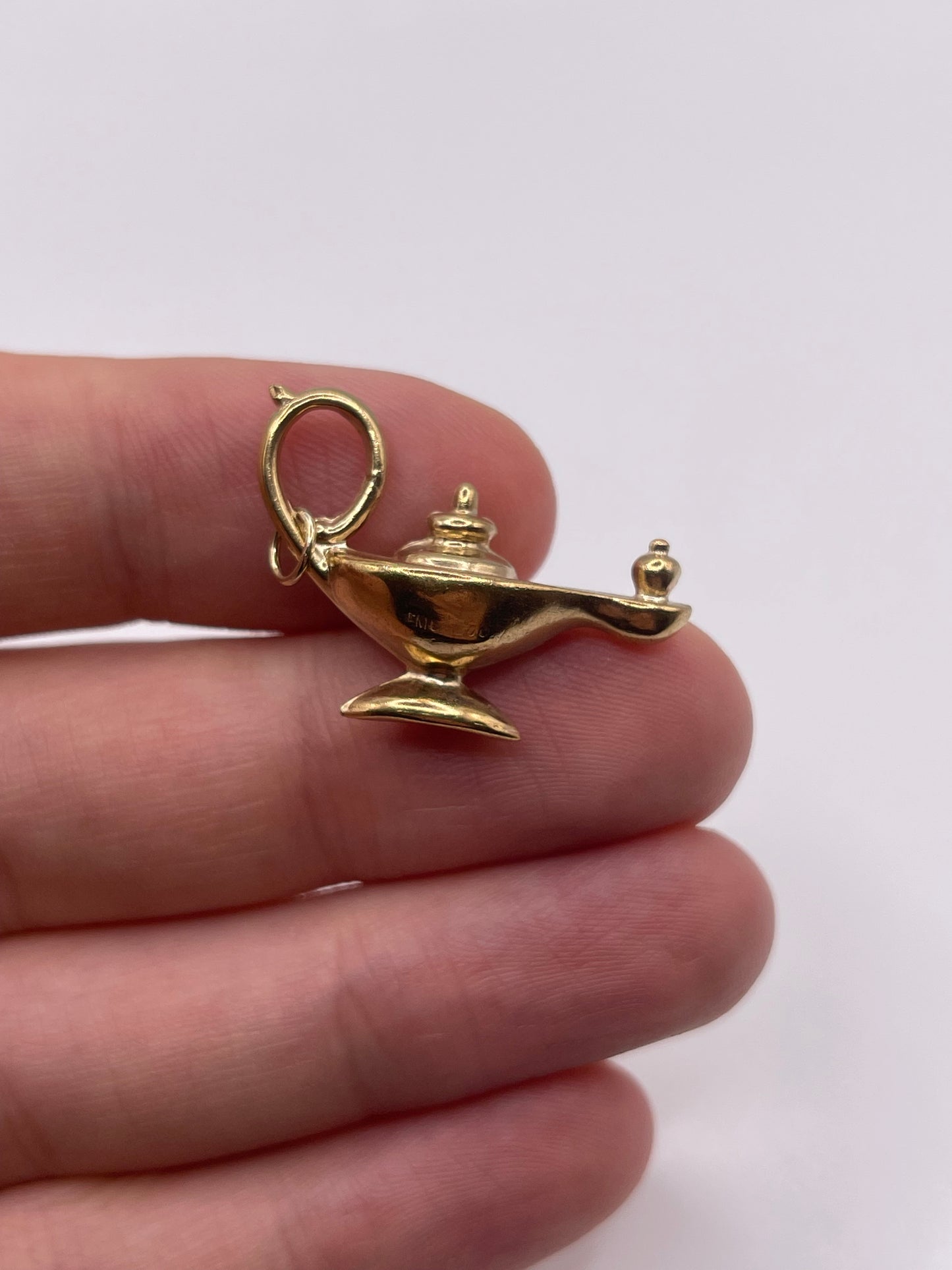 9ct gold genie lamp charm