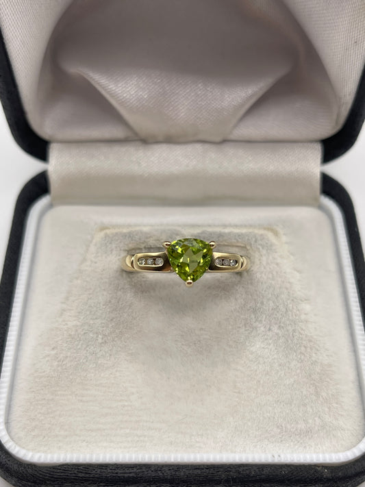 9ct gold peridot and diamond ring