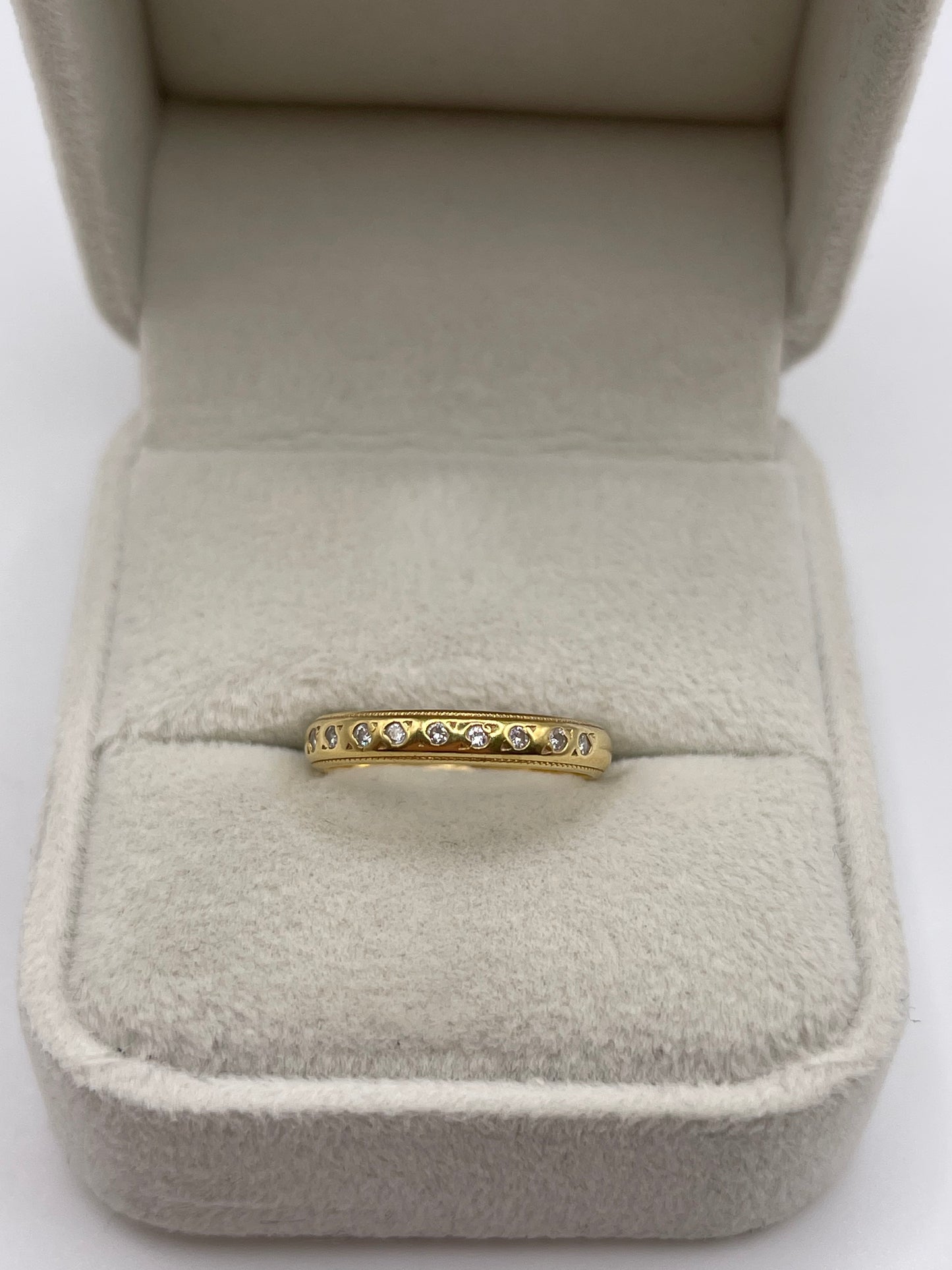 18ct gold point diamond ring