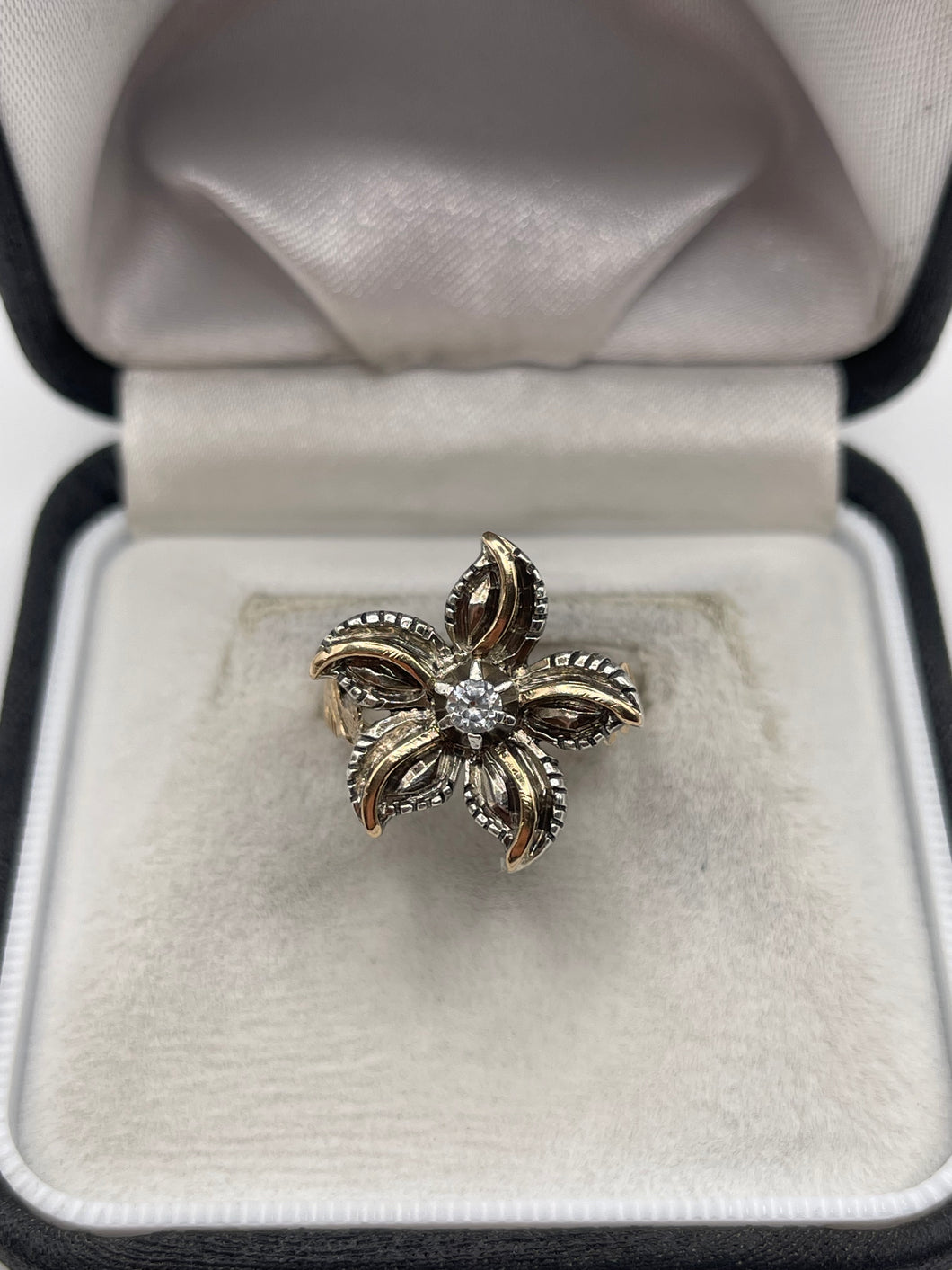 9ct gold paste flower ring