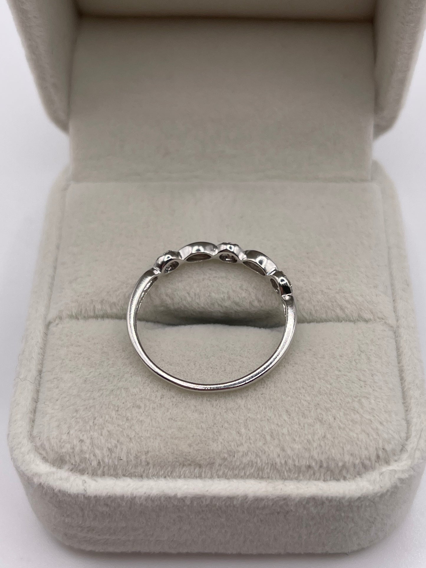 9ct white gold diamond ring