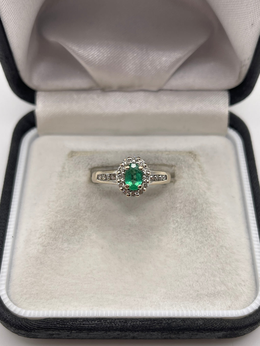 18ct white gold emerald and diamond ring