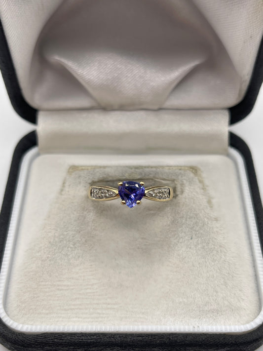 9ct gold tanzanite and diamond ring