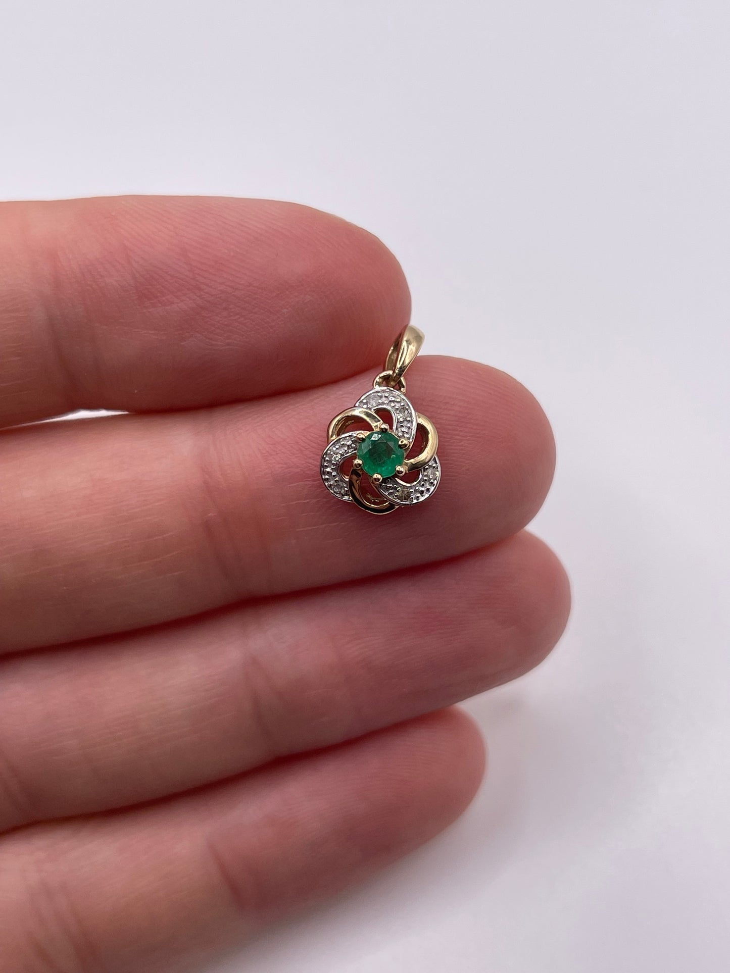 9ct gold emerald and diamond pendant