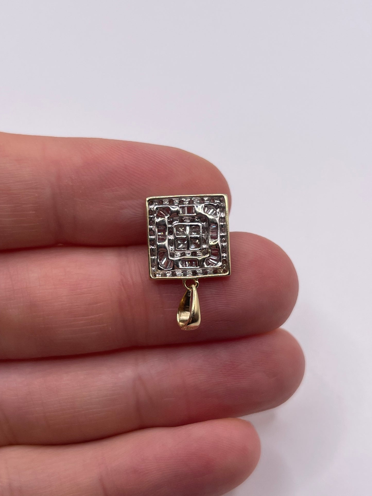 9ct gold diamond cluster pendant