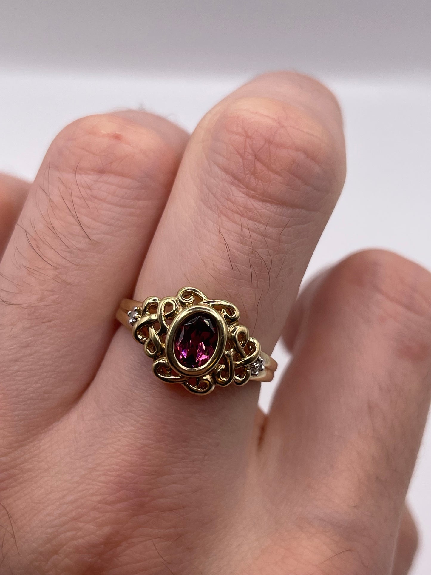9ct gold garnet and diamond ring