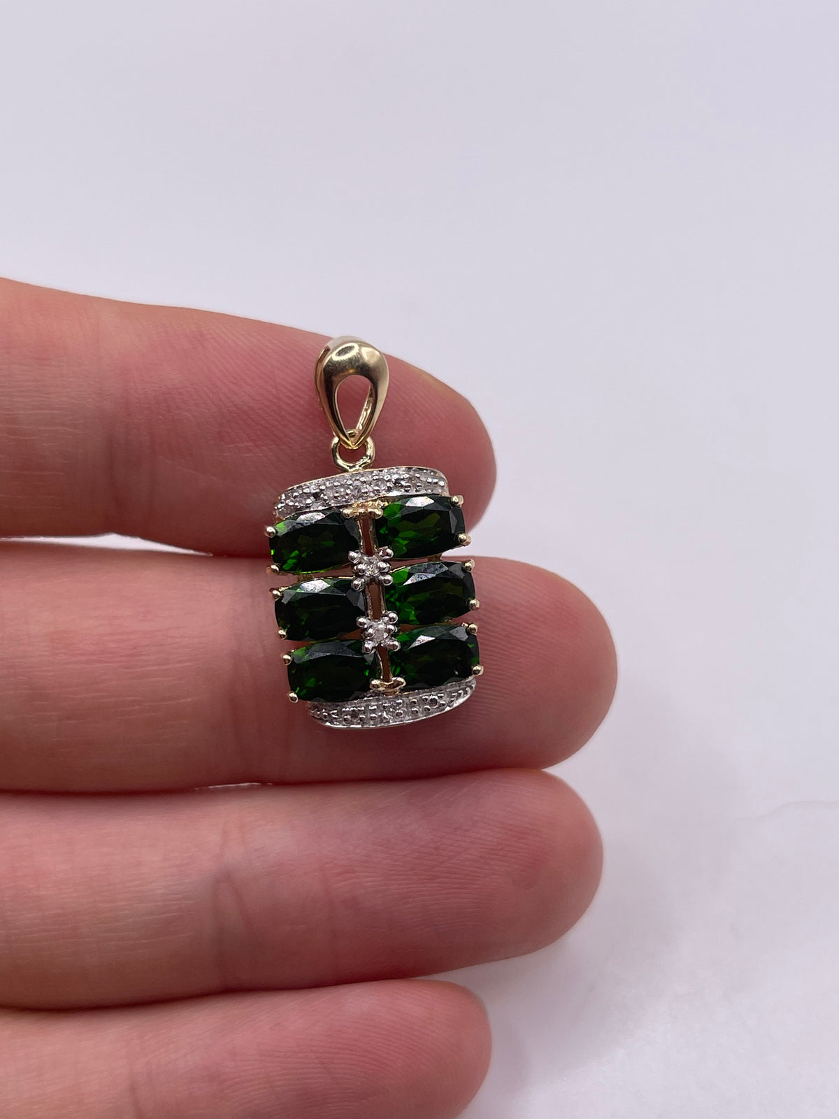 9ct gold diopside and diamond pendant
