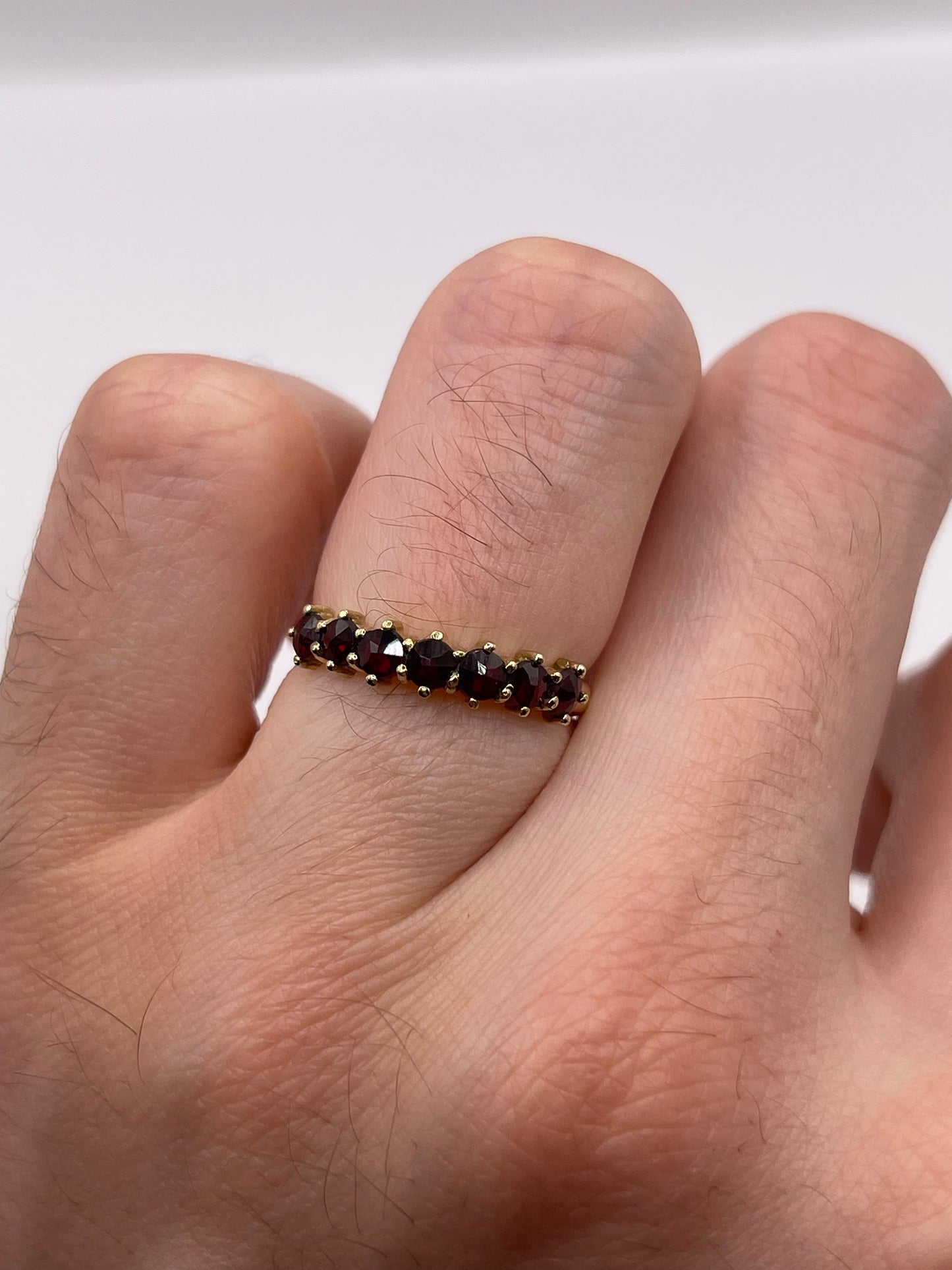 9ct gold garnet ring