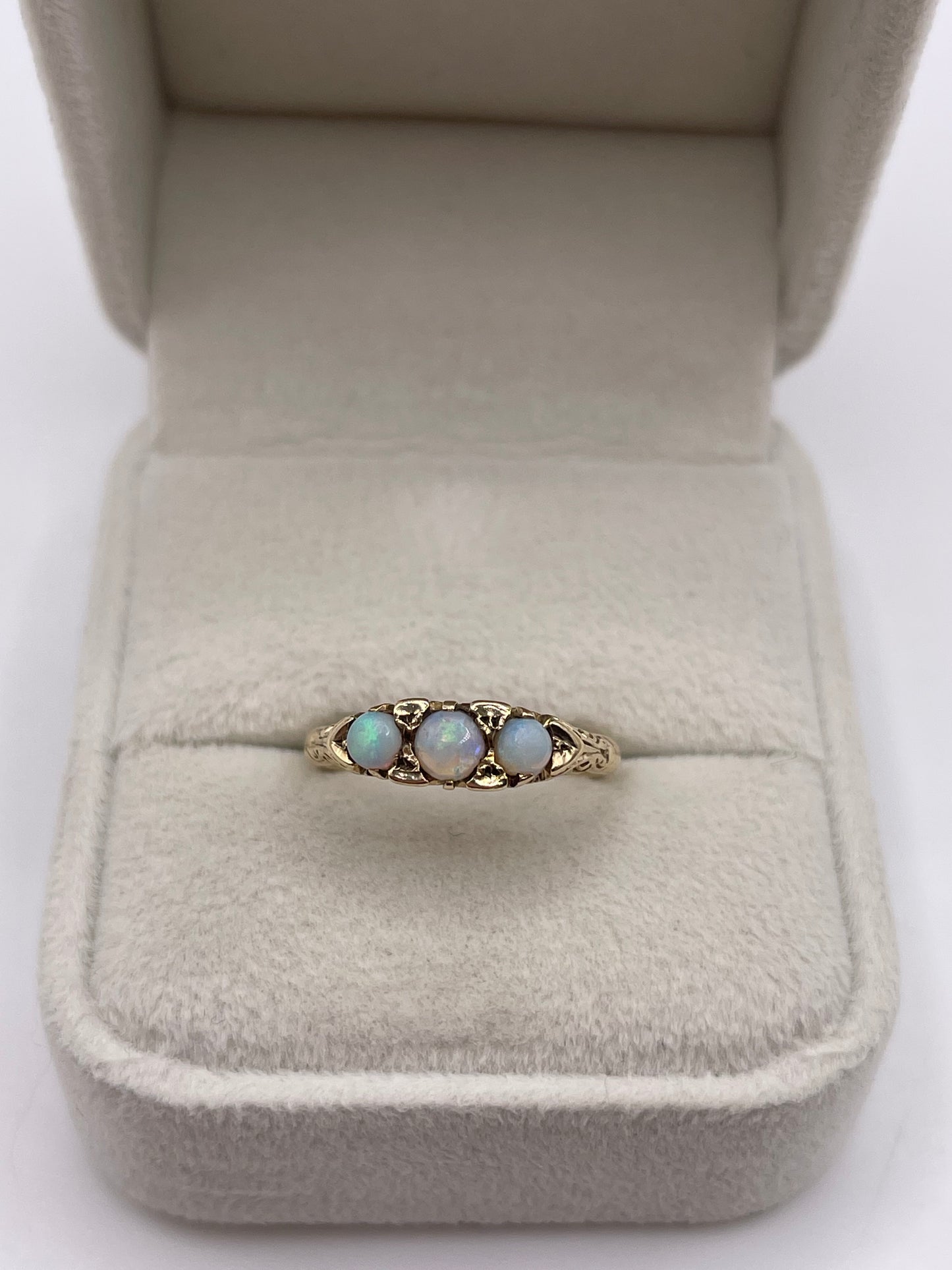 9ct gold opal ring
