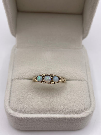 9ct gold opal ring