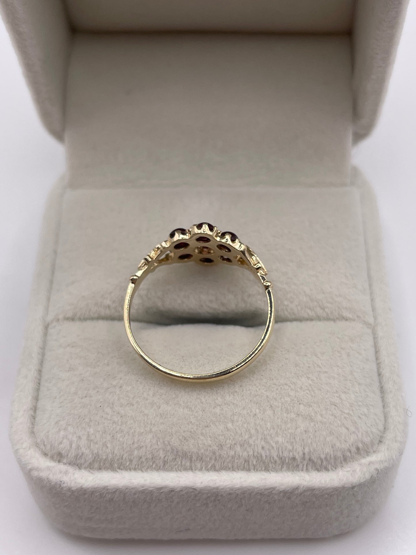 9ct gold cabochon garnet ring